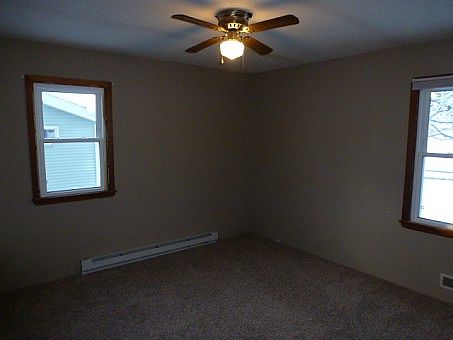 5th image of 606 E Elm St
