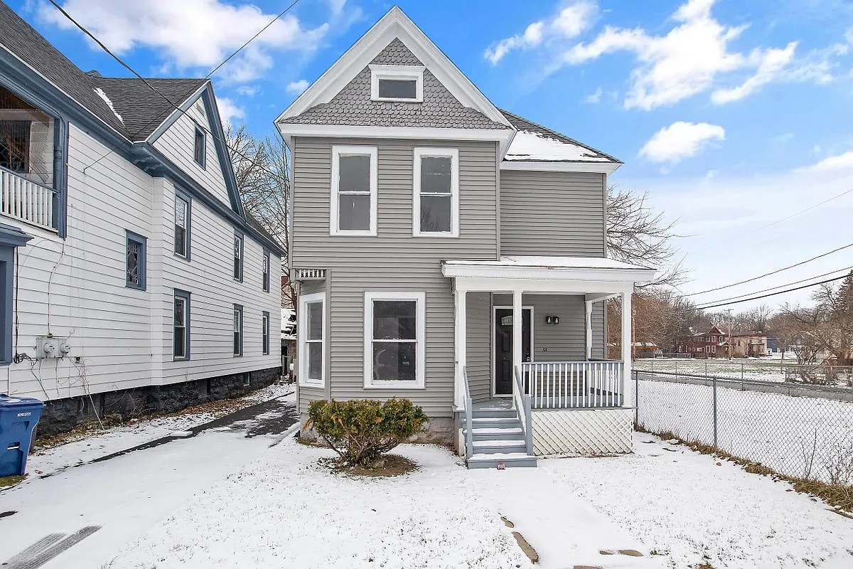 2 bed, 1.0 bath, 888 sqft, $1,400 — Photo 1
