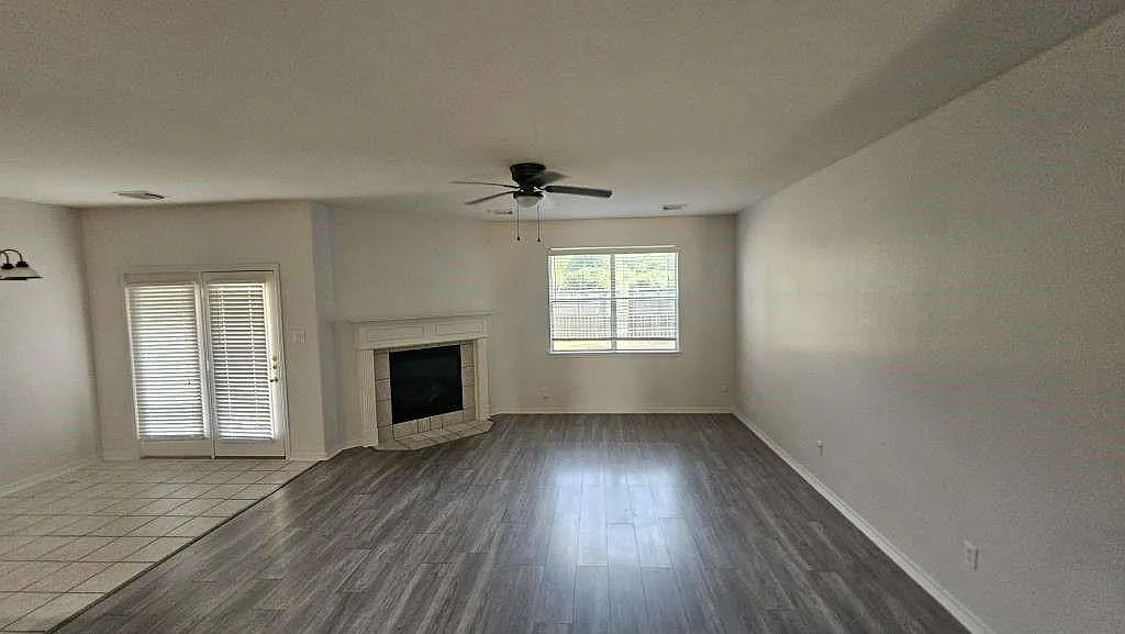3 bed, 2.5 bath, 2495 sqft, $2,699 — Photo 4