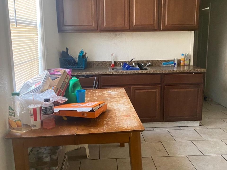2nd image of 2411 E Thomas Ave