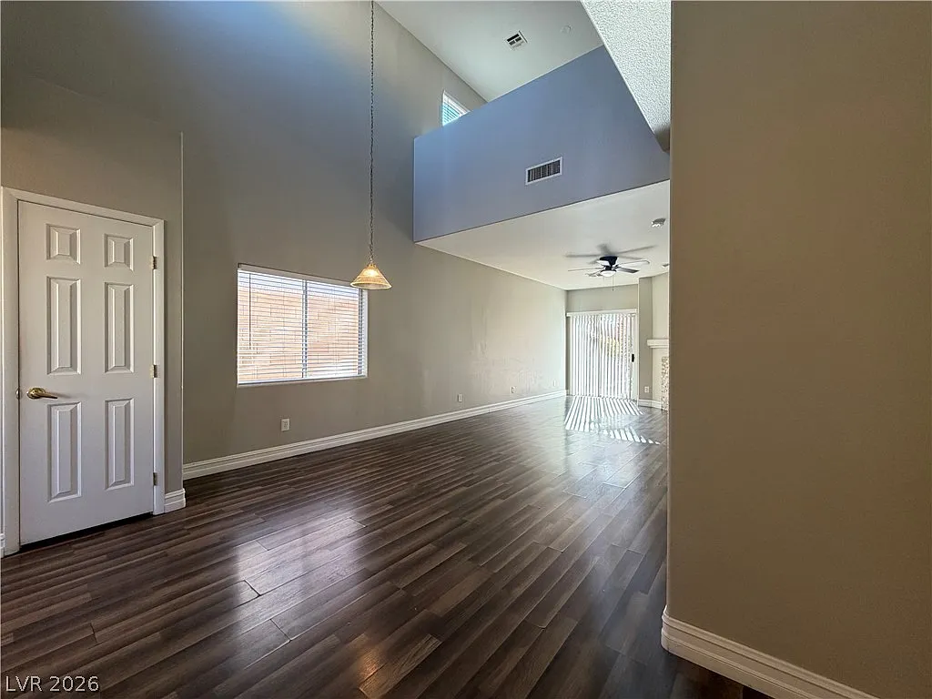 4 bed, 2.5 bath, 1992 sqft, $1,995 — Photo 3