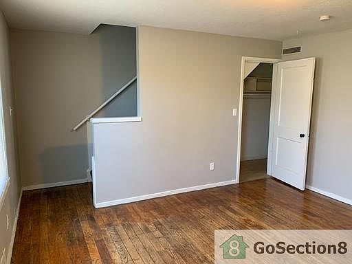 5th image of 940 S Central Dr