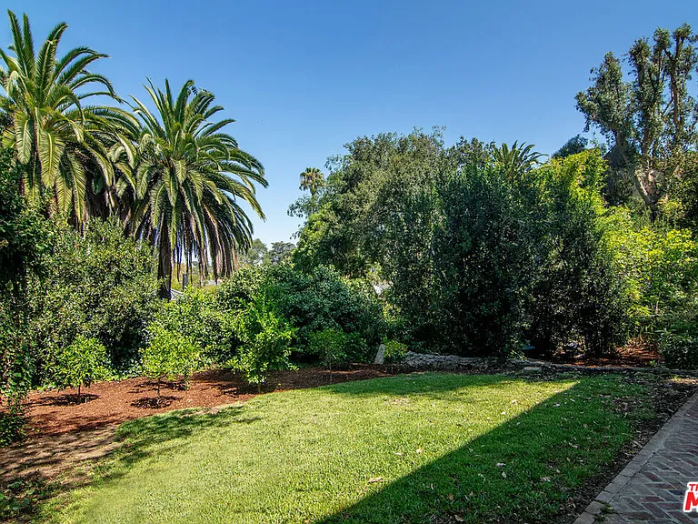3475 N Knoll Dr — Photo 36