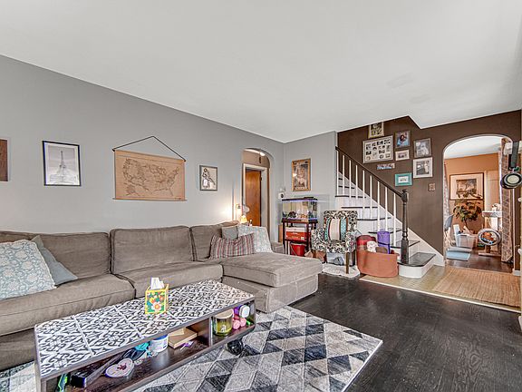 4th image of 1918 183rd St