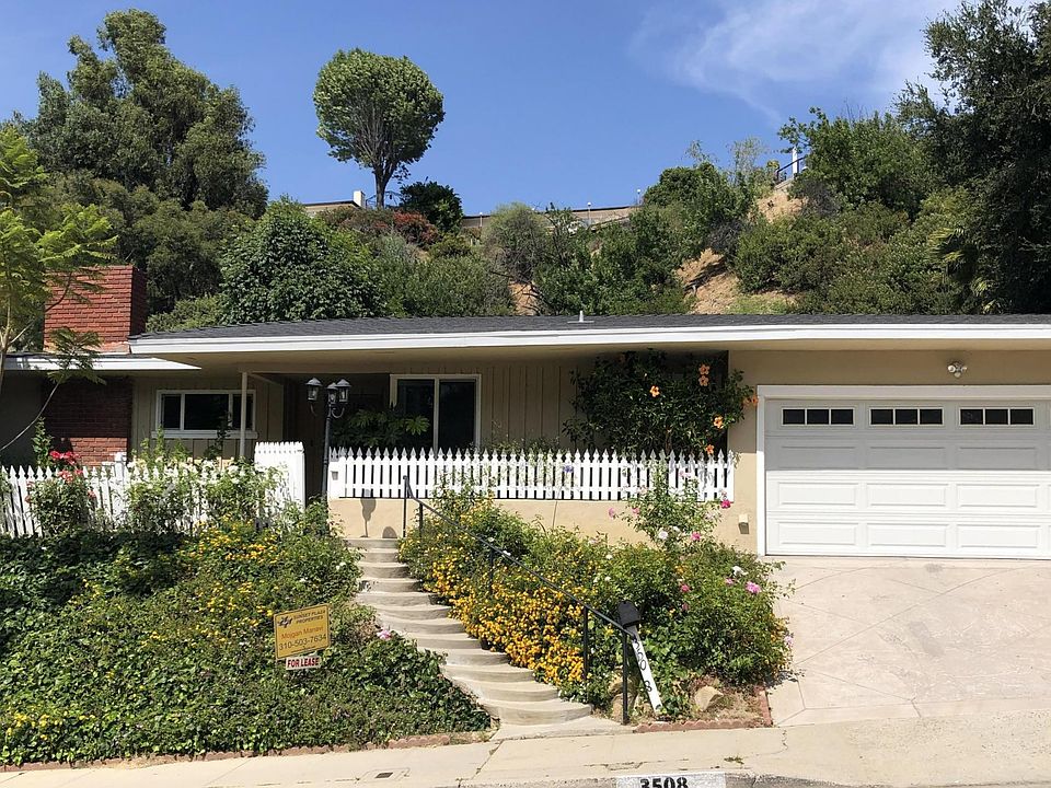 Enttrance & 2 car Direct entry garage