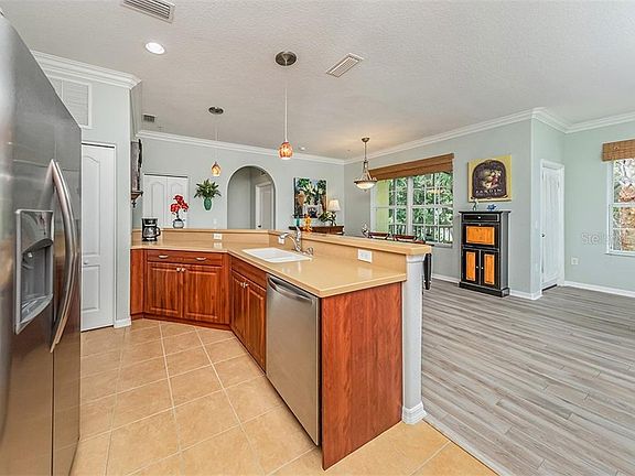 5th image of 16475 Gloria Ln