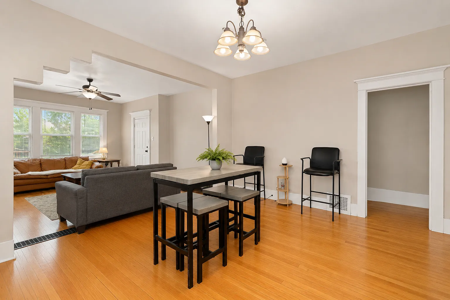 4 bed, 2327 sqft, $3,195 — Photo 3