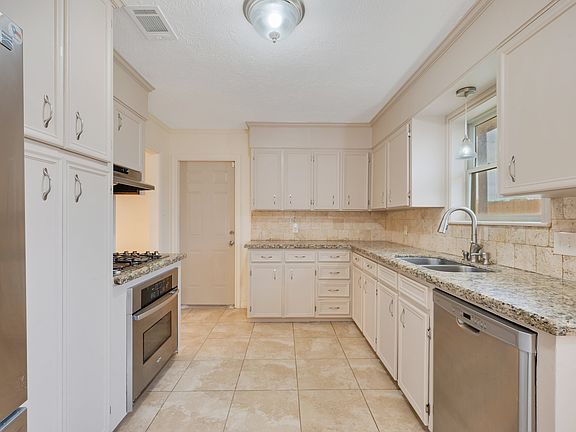 4th image of 2510 Twisted Oaks Dr #1