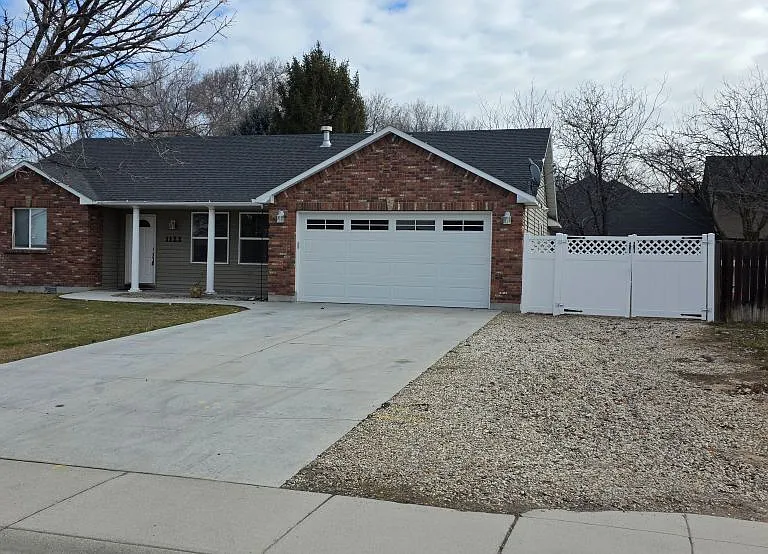 1122 S Ada St — Photo 2