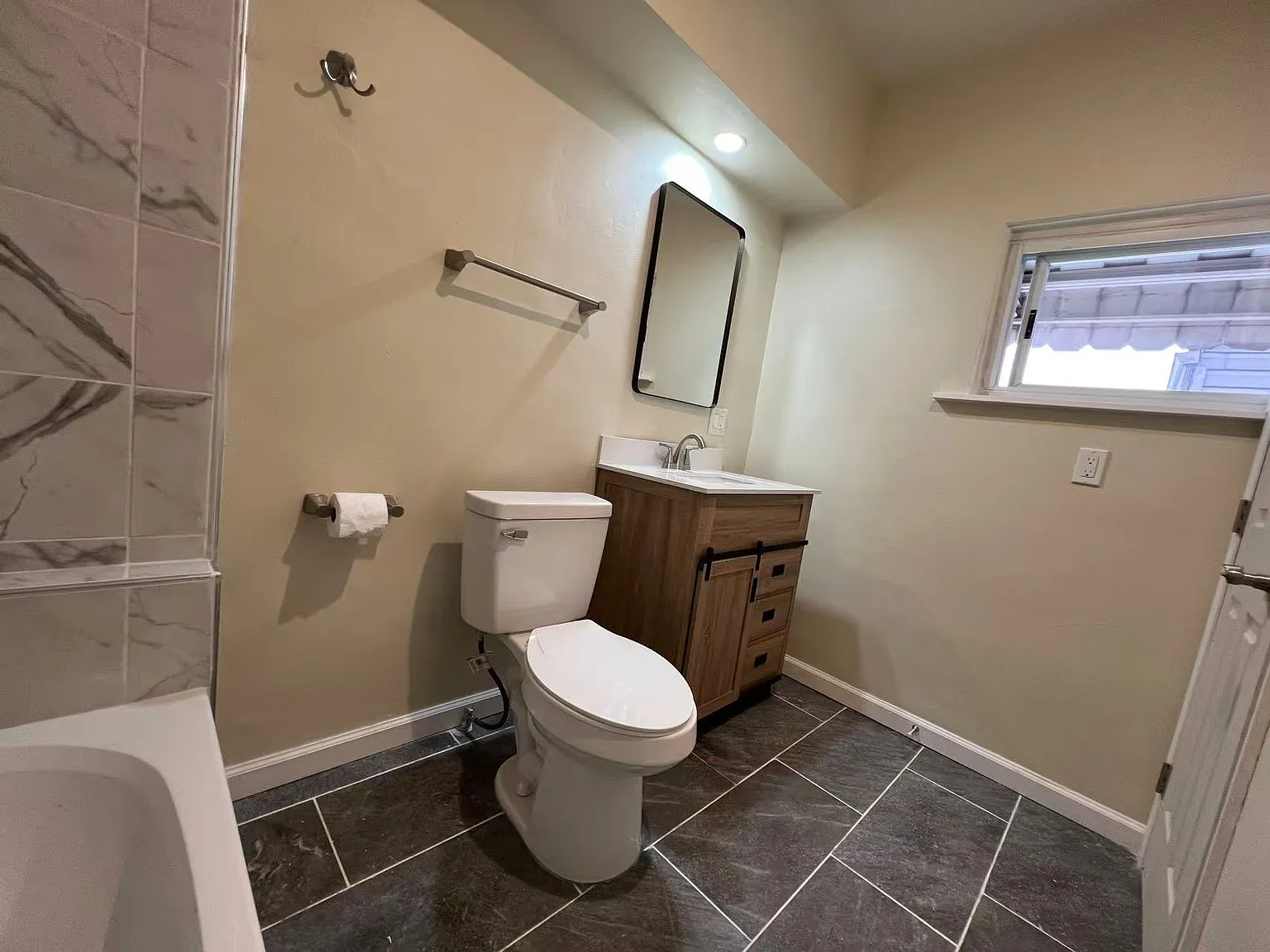 3 bed, 2.5 bath, 1665 sqft, $1,750 — Photo 3