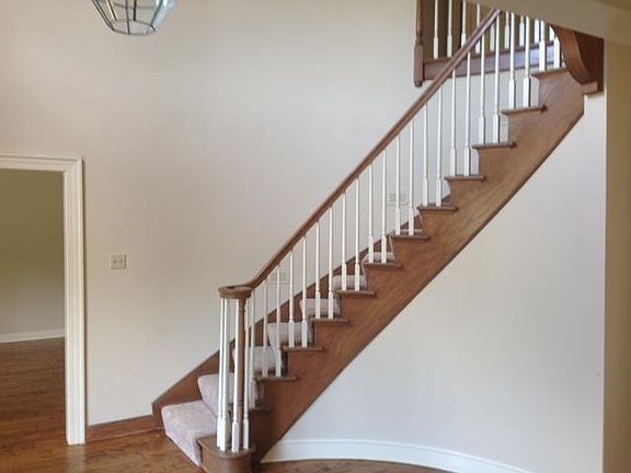 3rd image of 8611 Somerset Ln