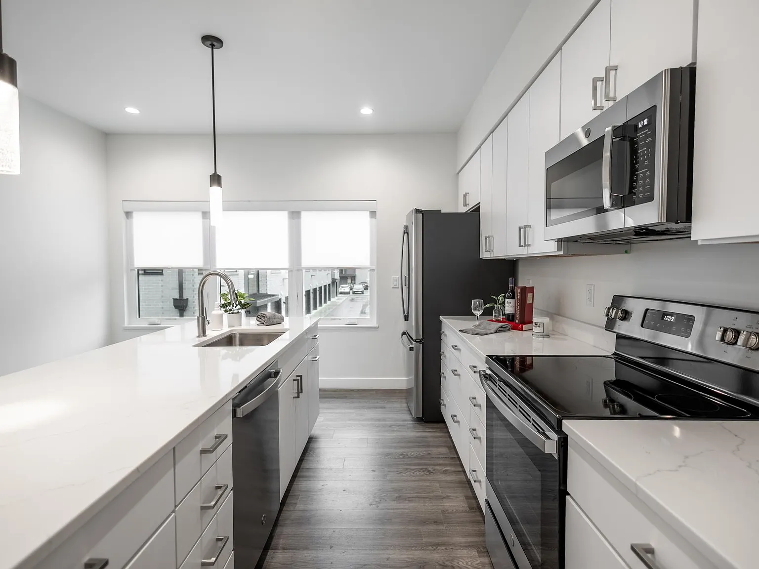 2 bed, 2.5 bath, 1701 sqft, $2,150 — Photo 1