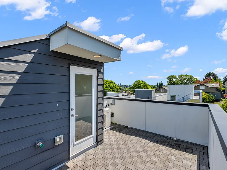 2327 E Denny Way — Photo 30