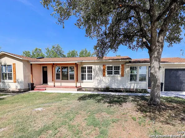 163 CR 432, Three Rivers, TX 78071