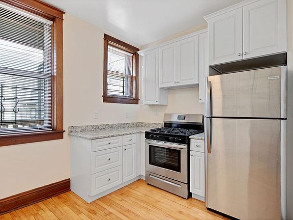 4th image of 3706 N Wayne Ave APT 3