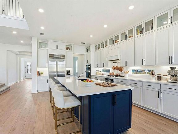 3rd image of 6962 Jared Oaks Dr