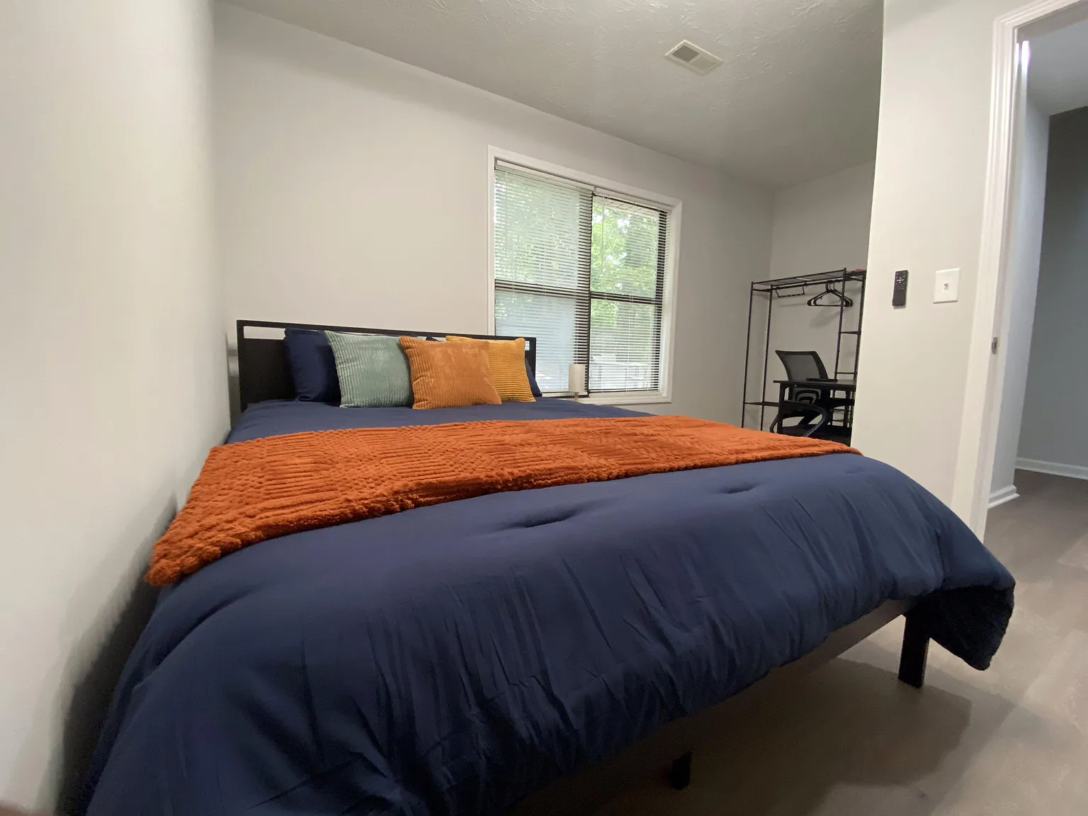 4 bed, 2.0 bath, 1711 sqft, $693 — Photo 2