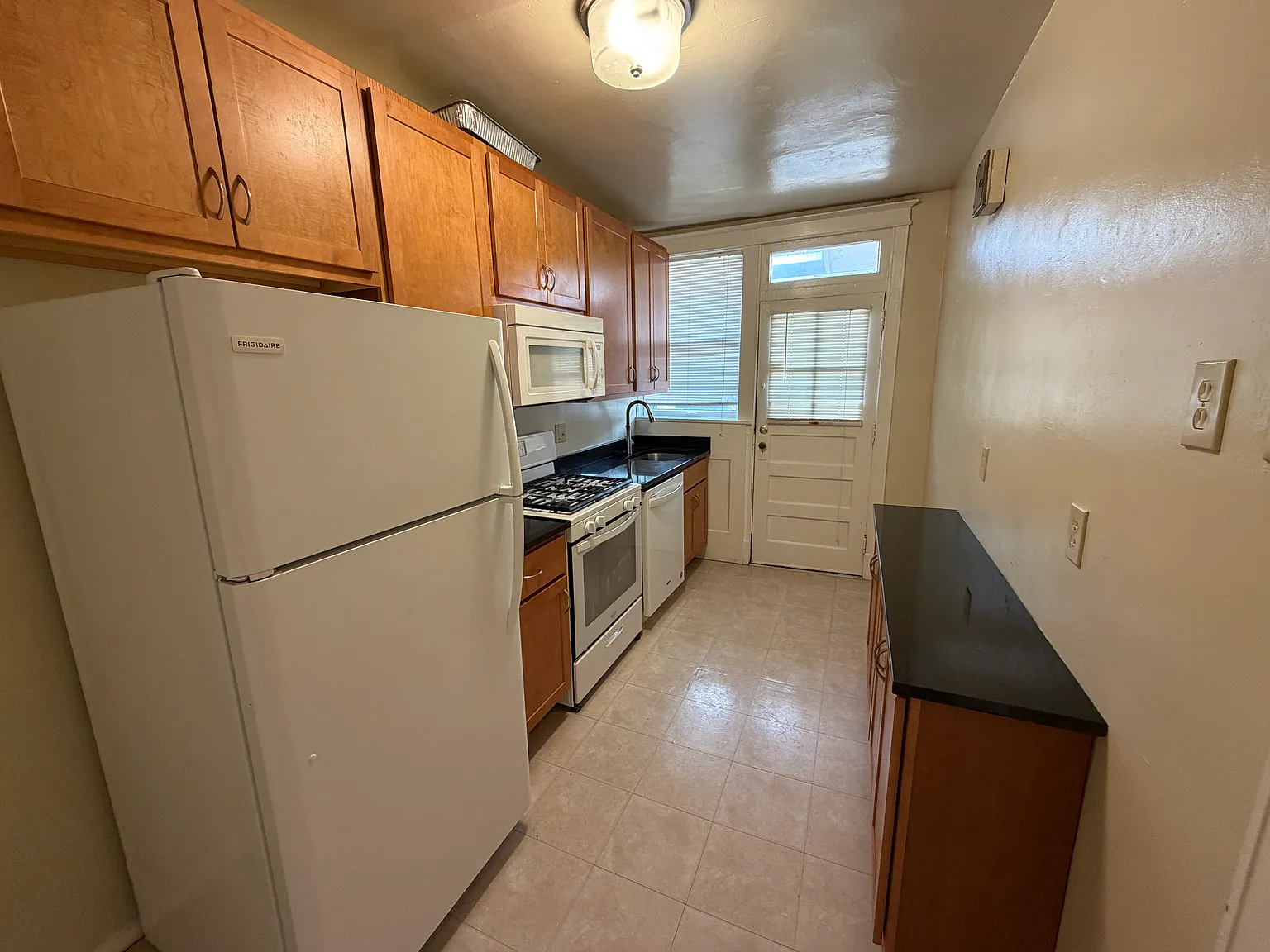 2 bed, 1100 sqft, $1,195 — Photo 4