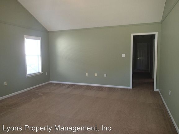4th image of 632 Justin Dr
