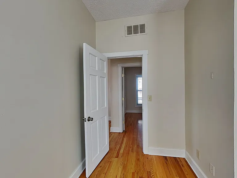 1394 Indianola Ave — Photo 10