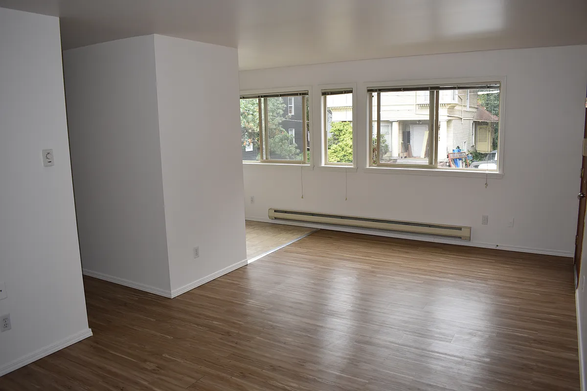 Building Photo - 323 13th Ave E #1