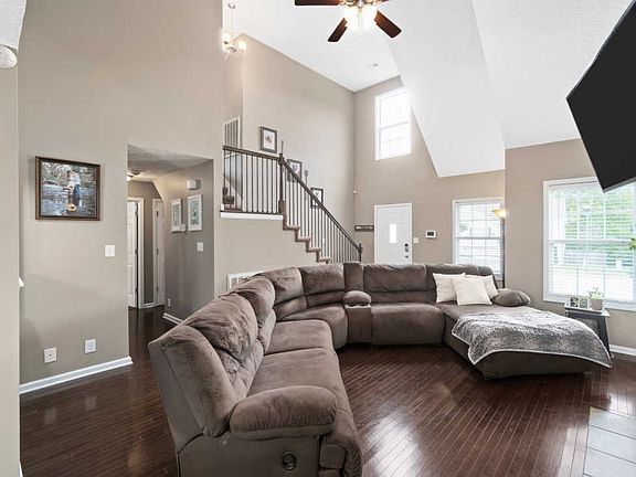 5th image of 1625 Broad Cir