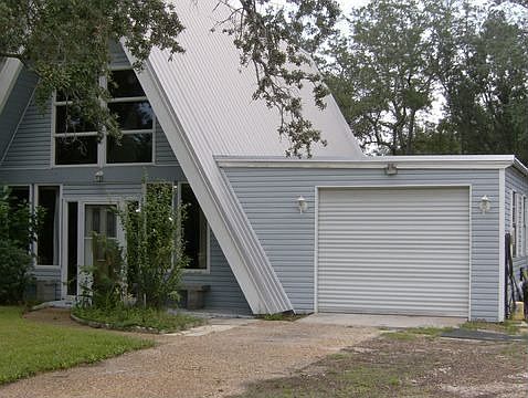 3rd image of 1426 College Pkwy