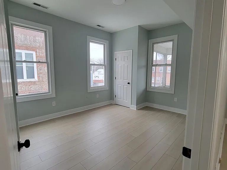 517 Poplar St #B — Photo 2
