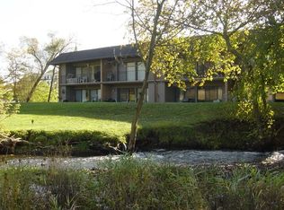 100 S Main St, Algonquin, IL 60102