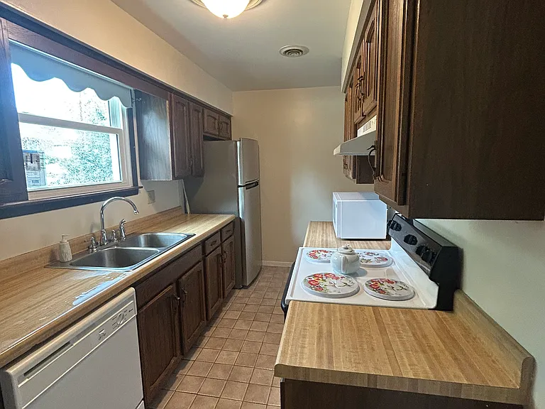 4004 Briarwood Dr — Photo 11