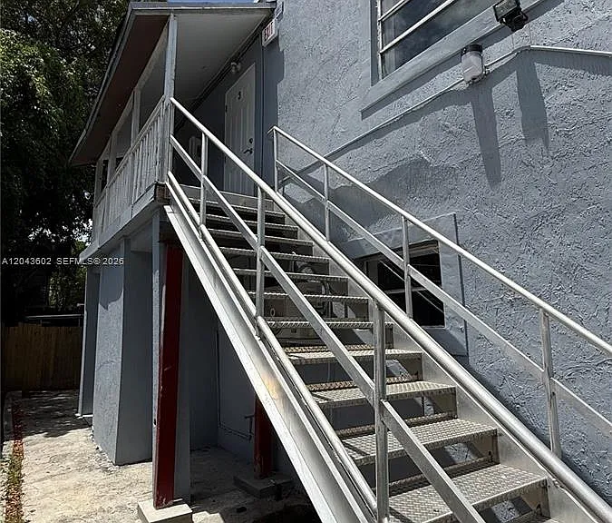 211 SW 10th Ave #4 — Photo 17