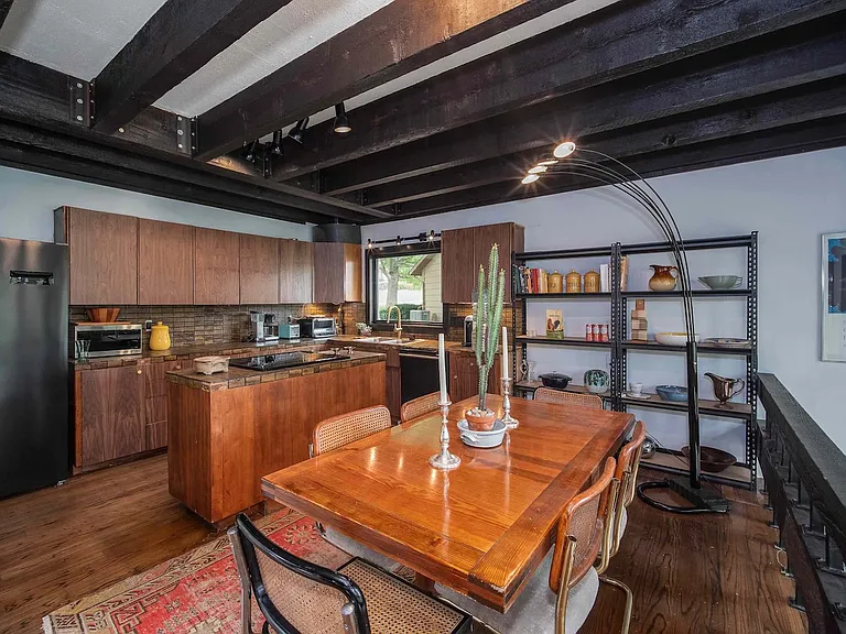 Gourmet kitchen