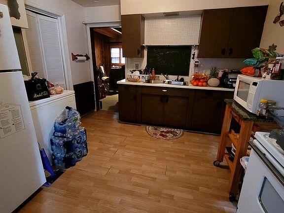 4th image of 14930 Oakdale Ave
