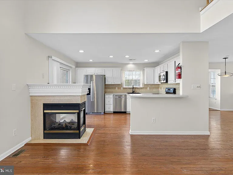 313 Fountayne Ln — Photo 16