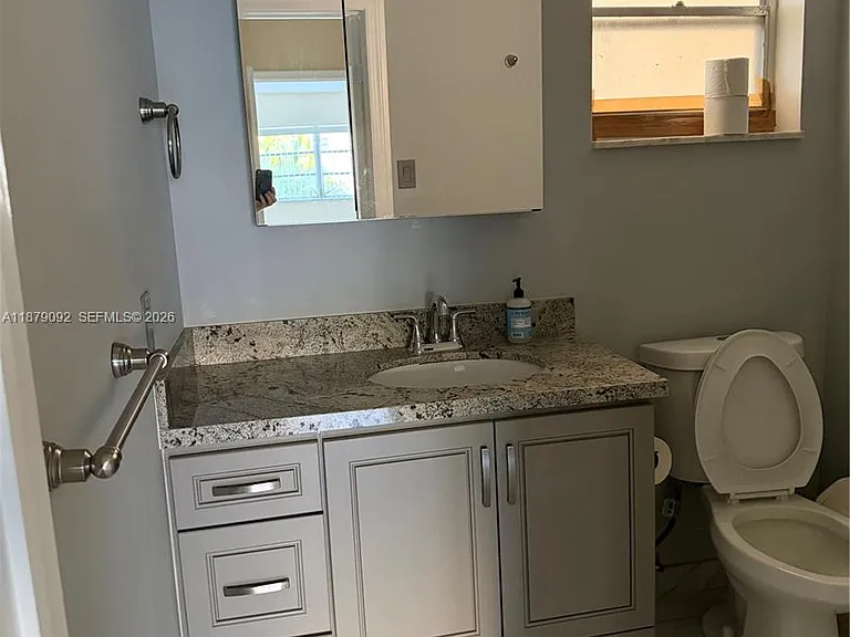 901 NE 14th Ave #305 — Photo 11