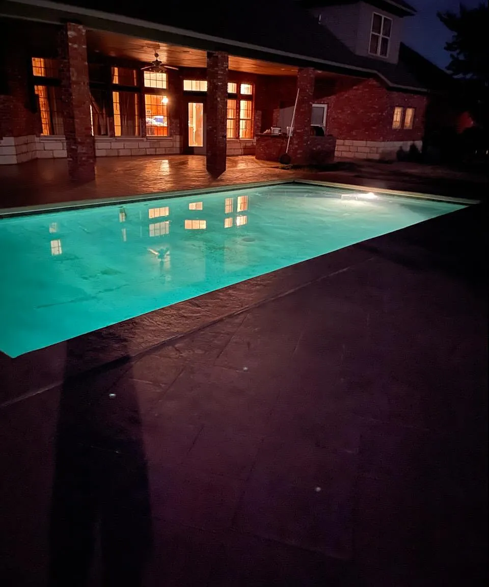 6 bed, 7000 sqft, $3,500 — Photo 1