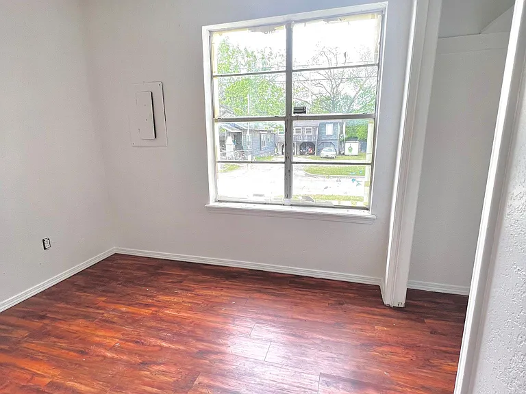233 S Draper Ave — Photo 13