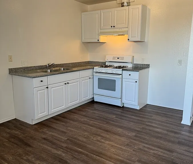 724 Bernard St #6 — Photo 2