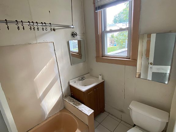 4th image of 130 Brighton Ave Floor 1