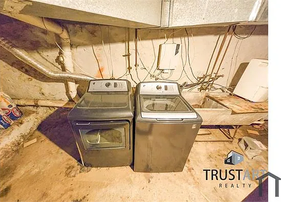 3885 Manor St — Photo 25