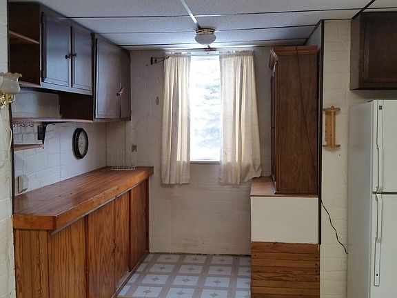 4th image of 330 Carrie St