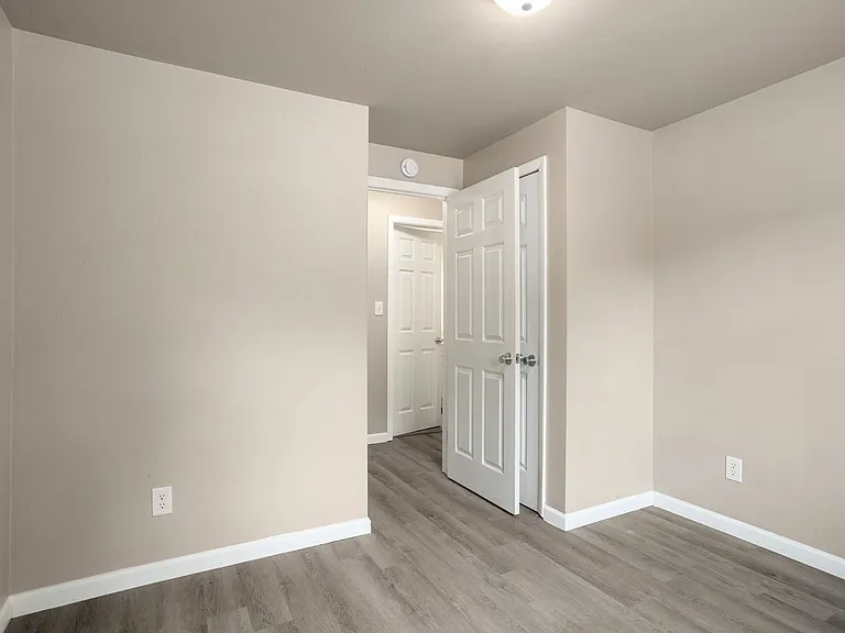 2025 Eastman Ave — Photo 11