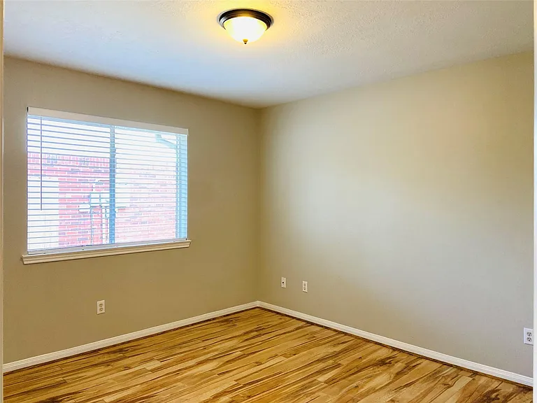 1404 Helmsley Dr — Photo 25