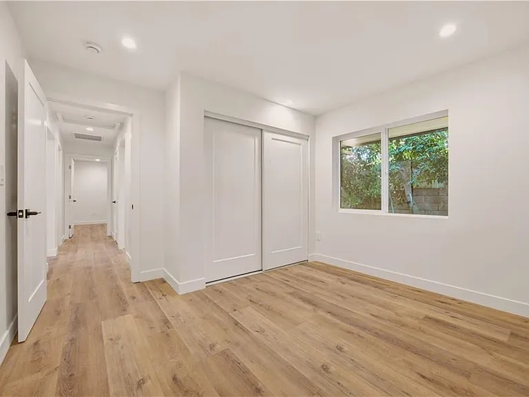 17024 Parthenia St — Photo 11