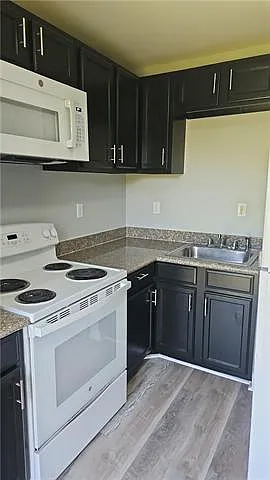 924 Deslonde St #B — Photo 7