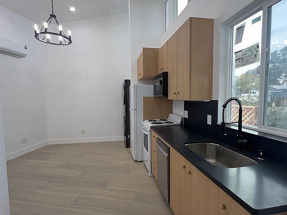 Kitchen / Living Room