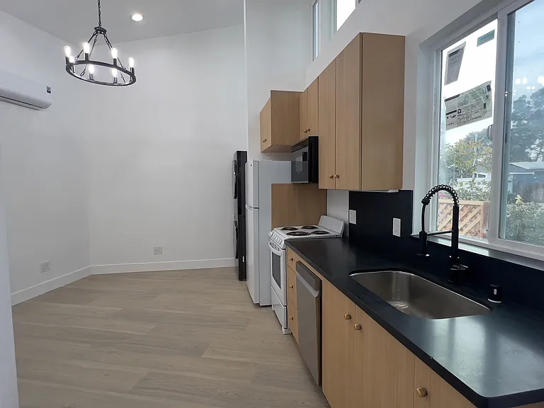 Kitchen / Living Room