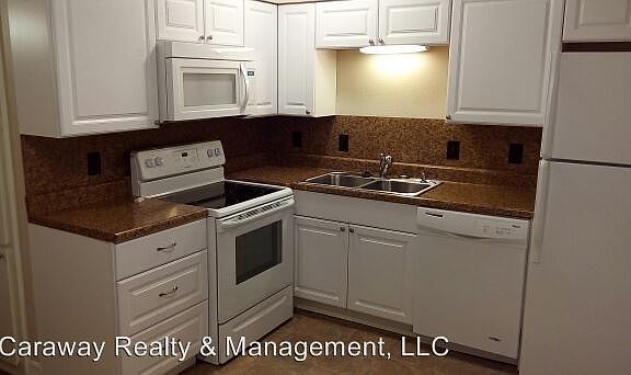 4th image of 2138 Airline Dr Unit 105