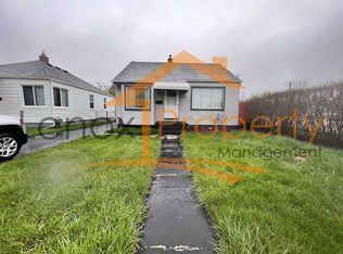 18542 Woodside St, Harper Woods, MI 48225
