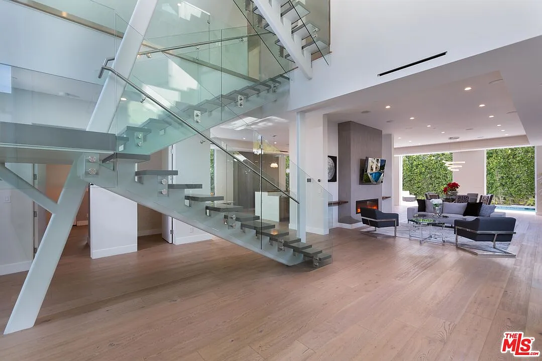 5 bed, 4.5 bath, 4800 sqft, $19,500 — Photo 4